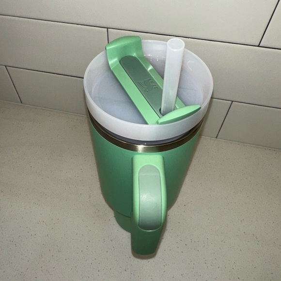 Stanley Green Tumbler with Handle - Picture 6 of 10